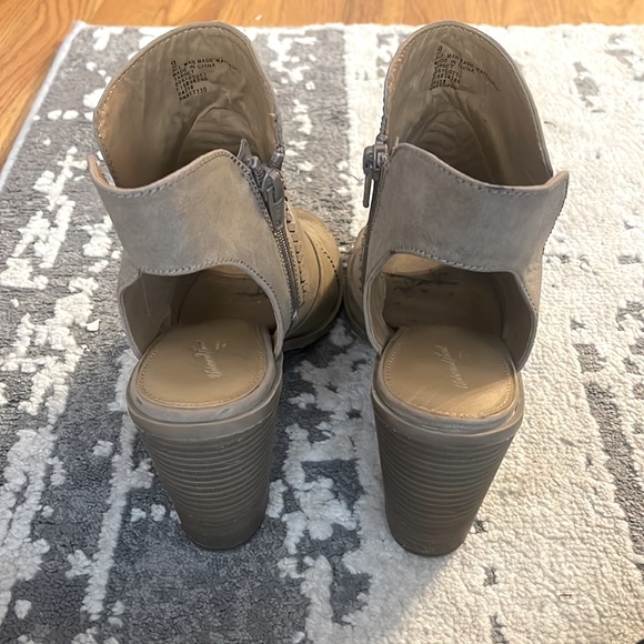 Universal Thread Boho Heels 👠 - Picture 4 of 5